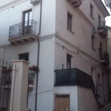 Sotto Il Castello 住宿加早餐酒店 科里利亚诺·卡拉布罗